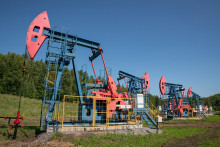 Cena americkej ľahkej ropy WTI so septembrovým kontraktom dosiahla 65,22 dolára za barel. FOTO: REUTERS