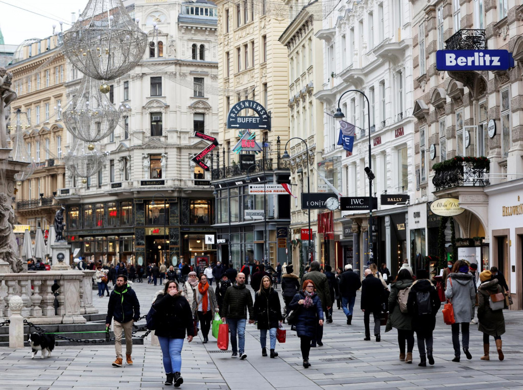 Spoločnosť Naftogaz v pondelok v tlačovej správe uviedla viac ako 20 ruských objektov v celkovej hodnote viac ako 120 miliónov eur, ktoré majú byť v Rakúsku vydražené v prípade výkonu rozhodcovského nálezu. FOTO: REUTERS