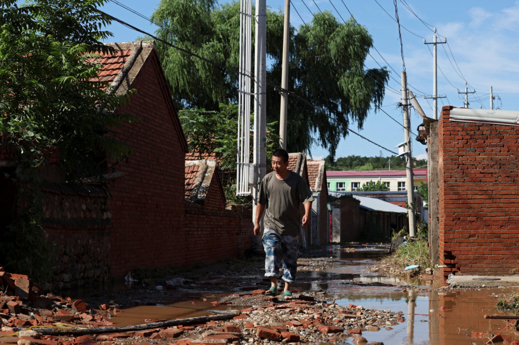 Úrady varovali pred rizikom záplav predovšetkým na severozápadnom predmestí Mi-jün – najviac postihnutom minulotýždňovou povodňou. FOTO: Reuters