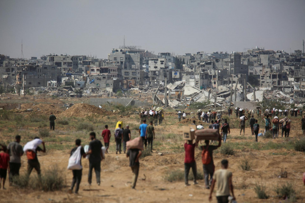 GHF distribuuje pomoc v Pásme Gazy od 26. mája. Jej prácu však od začiatku sprevádza chaos a takmer každý deň médiá informujú o úmrtiach ľudí čakajúcich na pomoc. FOTO: REUTERS