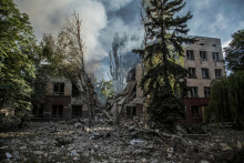 Archívna snímka z Luhanskej oblasti po bojoch medzi Ruskom a Ukrajinou. FOTO: REUTERS
