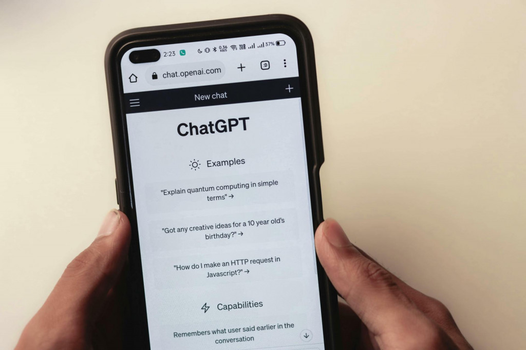 Používanie chatbota ChatGPT. FOTO: Sanket Mishra/Pexels