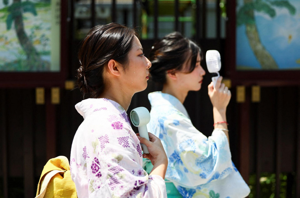 Podľa úradov bolo do nemocníc v Japonsku tento rok v lete prevezených vyše 53-tisíc ľudí s úpalom. FOTO: REUTERS