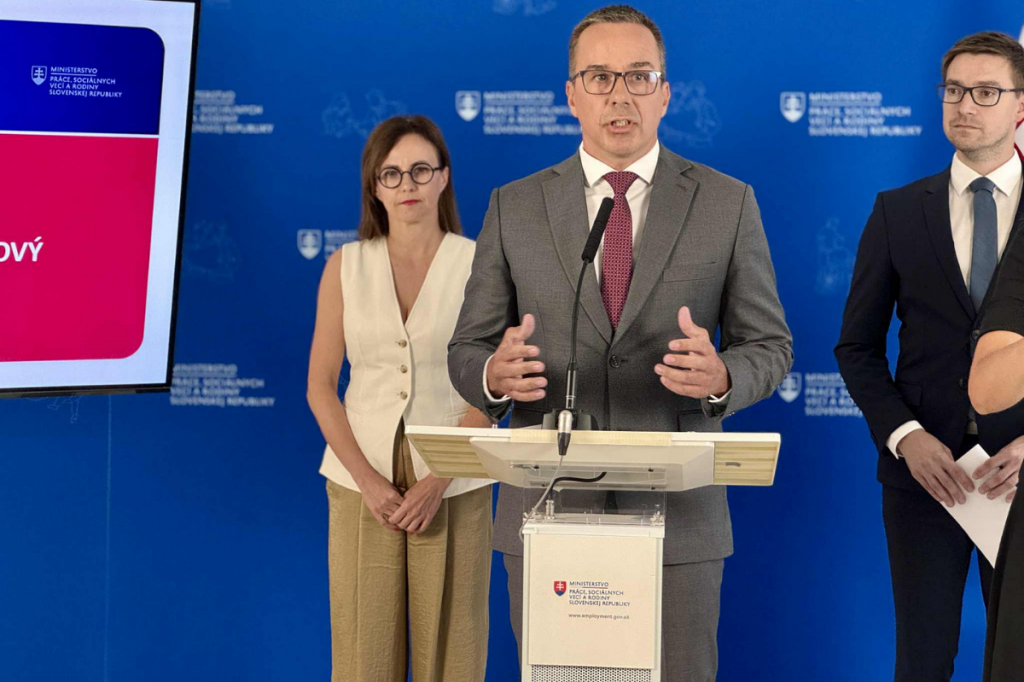 Minister práce Erik Tomáš chystá  zmeny pre rodičov na materskej a rodičovskej dovolenke. FOTO: HN/Ákos Cséplö