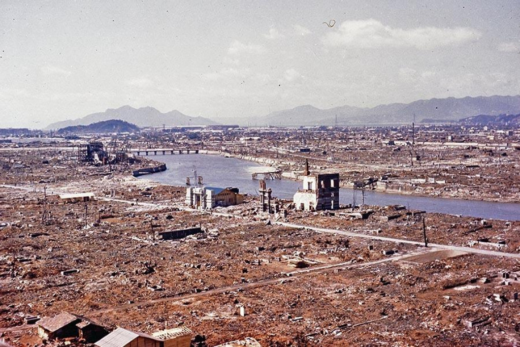 Hirošima, spustošená výbuchom atómovej bomby. Ničivej sile odolali iba novšie murované budovy.