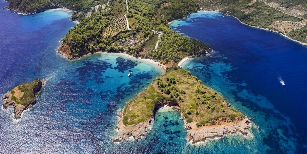 Alonnisos

Tento grécky ostrov v Egejskom mori je po Skiathose a Skopelose tretím najväčším ostrovom Severných Sporad. Alonnisos je aj názov dediny na ostrove, rovnako ako obce, ktorá zahŕňa ostrov a dedinu.

FOTO: Dreamstime