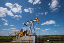 Cena októbrového kontraktu na severomorskú ropnú zmes Brent sa zvýšila o 47 centov alebo 0,70 percenta na 67,36 dolára za barel. FOTO: REUTERS