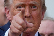 Americký prezident Donald Trump sa so svetom nemaznal a zaviedol brutálne clá na obchodných partnerov USA. FOTO: REUTERS