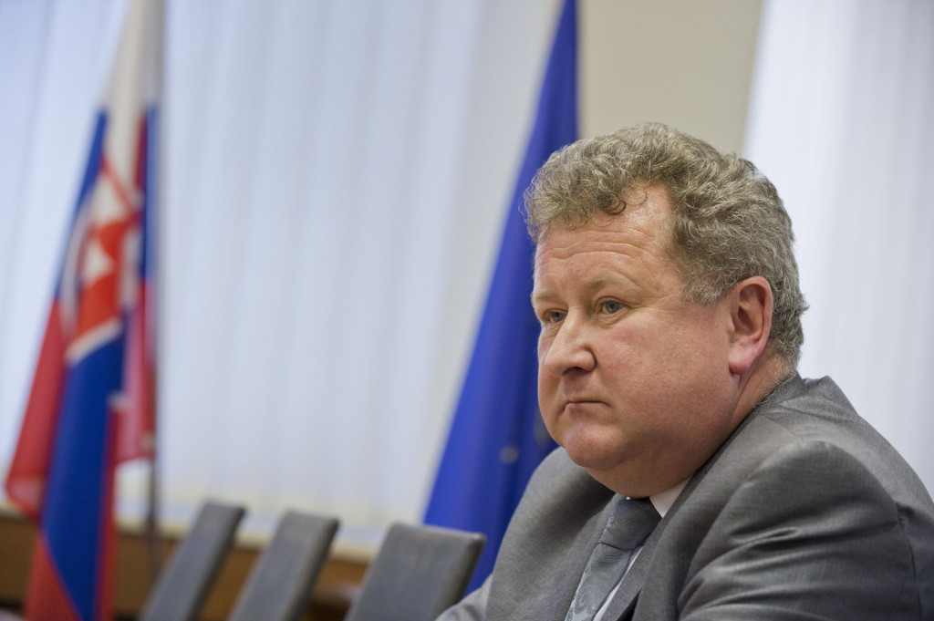 Na snímke predseda Úradu pre reguláciu sieťových odvetví Jozef Holjenčík. FOTO: TASR/Michal Svítok