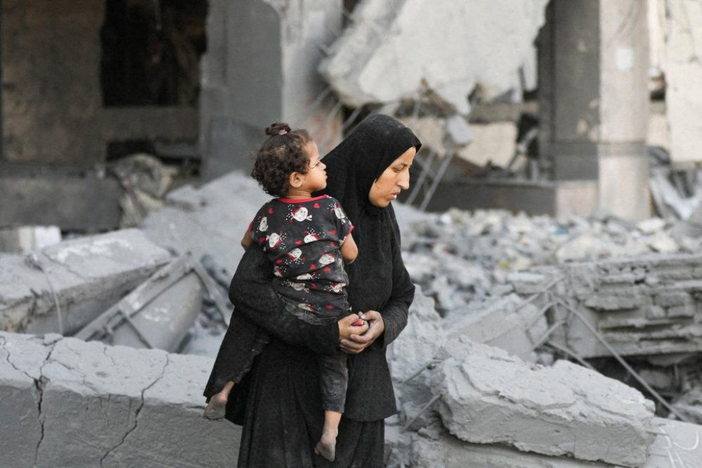 Palestínčania v Gaze. FOTO: Reuters