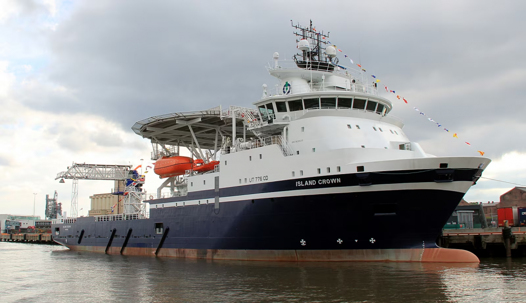HMS Stirling Castle ešte ako ťažobná podporná loď Island Crown v roku 2013. FOTO: Wikipedista Chell Hill, CC 3.0