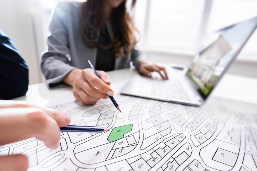 Verejnosť má aktuálne prístup ku všetkým kľúčovým službám katastra, avšak niektoré úkony úrad obnoví.