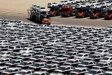 Čína podnikne kroky na stabilizáciu rastu v automobilovom a iných sektoroch, uviedol minulý mesiac predstaviteľ ministerstva priemyslu. FOTO: REUTERS