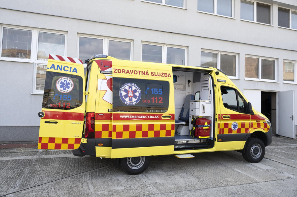 Do výberového konania podala spoločnosť pôvodne žiadosť o vydanie povolenia na prevádzkovanie 29 ambulancií záchrannej zdravotnej služby.