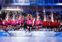 Hádzanárky sa tešia z víťazstva. FOTO: FB/Slovak Handball Federation