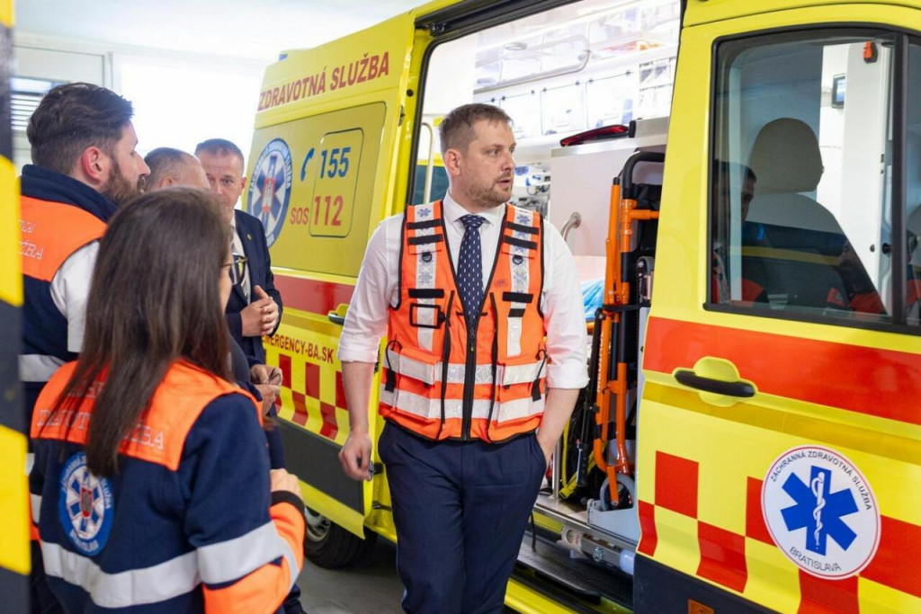 Minister Šaško počas návštevy v priestoroch Záchrannej zdravotnej služby Bratislava. FOTO: Záchranná zdravotná služba Bratislava