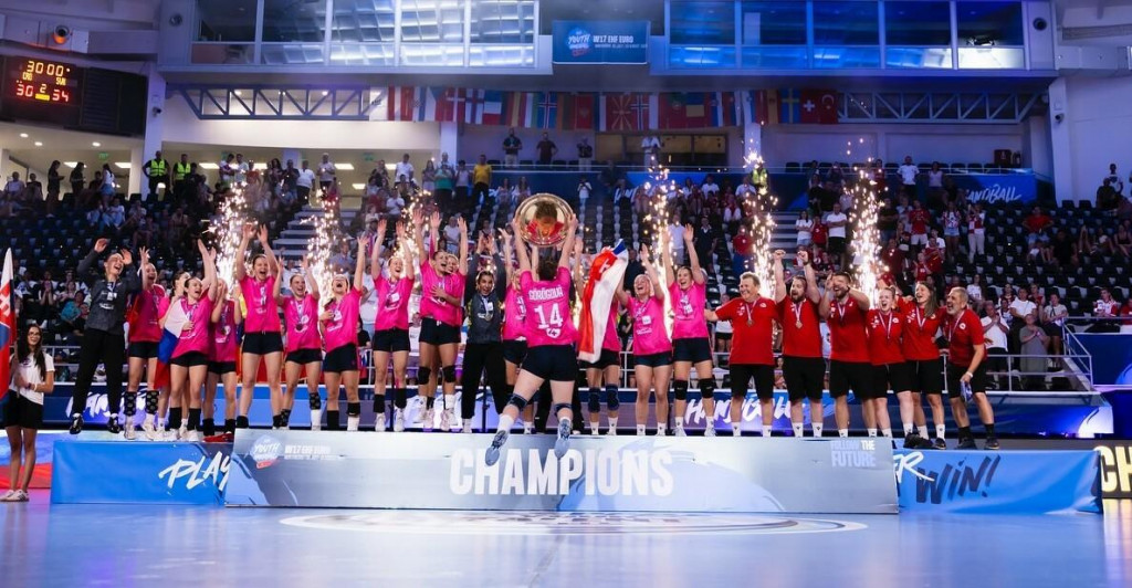 Hádzanárky sa tešia z víťazstva. FOTO: FB/Slovak Handball Federation