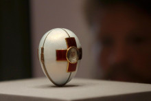 Pôvodnú firmu Fabergé založil v roku 1842 ruský klenotník Gustav Fabergé, ktorého syn Peter Carl Fabergé sa preslávil klenotníckymi vajíčkami pre ruskú cársku rodinu. FOTO: REUTERS