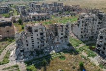 Trosky mesta Marinka v Doneckej oblasti. FOTO: Reuters