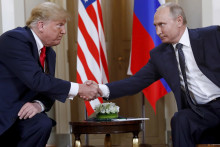 V Helsinkách si v roku 2018 americký prezident Donald Trump a ruský prezident Vladimir Putin rozumeli. Teraz chystajú stretnutie na Aljaške.FOTO: TASR/AP/P. Martinez Monsivais