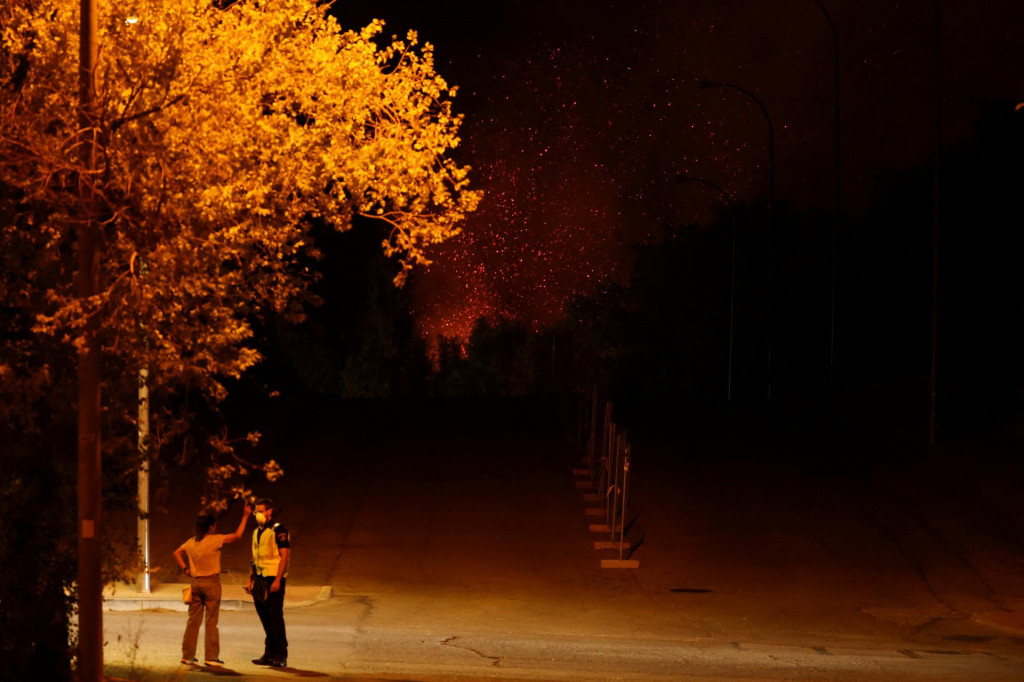 Lesný požiar v Tres Cantos neďaleko Madridu v Španielsku. FOTO: Reuters