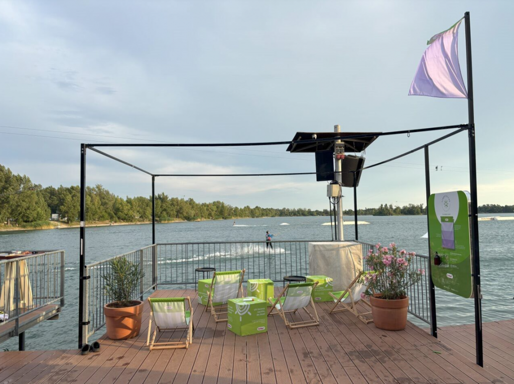 Inovatívna vlajka od Dr. Max upozorňuje na potrebu ochrany pred slnkom.