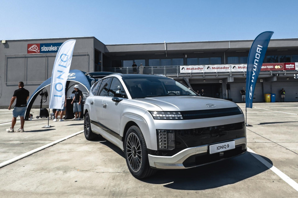 Hyundai Ioniq 9 Calligraphy