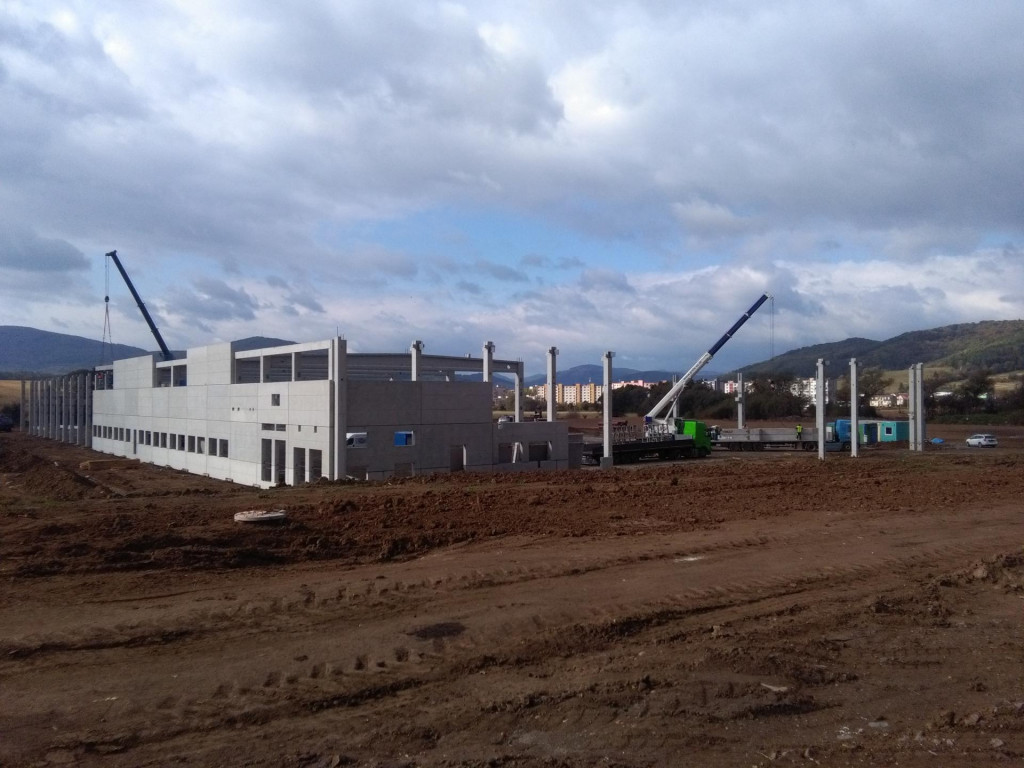 Základné kamene dvoch investorov boli poklepané v októbri 2018. FOTO: TASR/J. Poliak