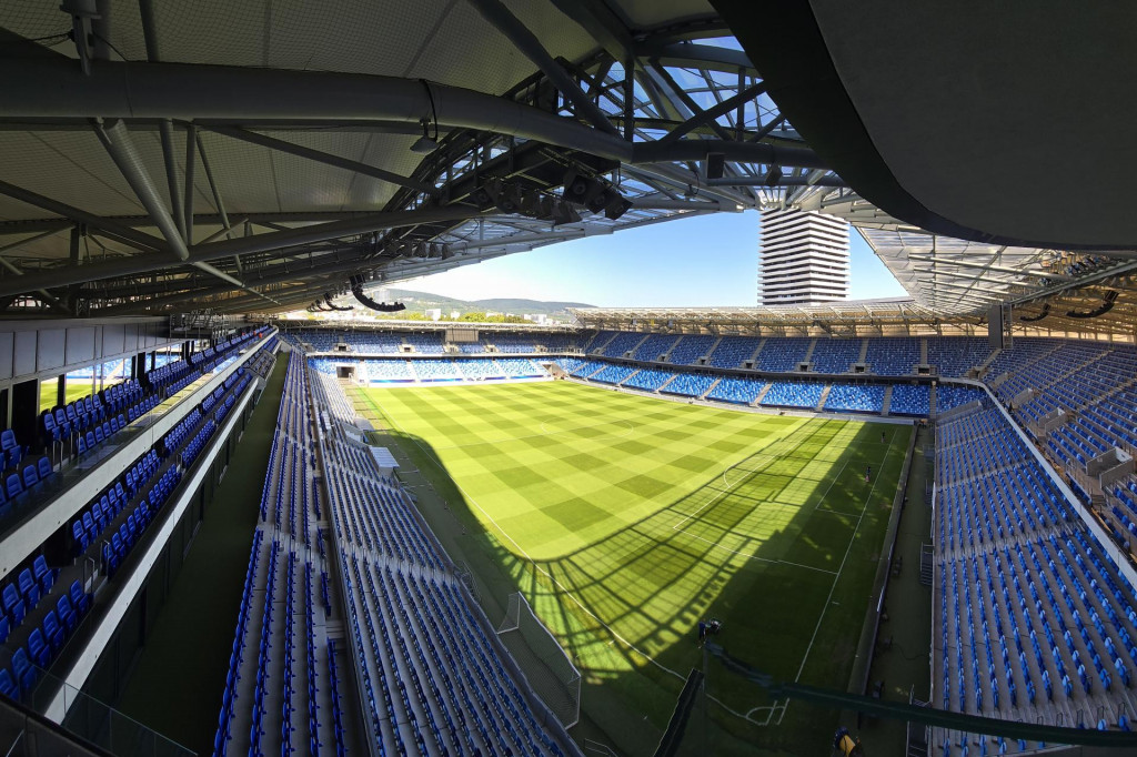 Pohľad na Národný futbalový štadión počas tlačovej konferencie právnych zástupcov spoločnosti Národný futbalový štadión, a.s. o právnych sporoch medzi Slovenskou republikou a spoločnosťou NFŠ o výstavbe Národného futbalového štadióna Bratislava. FOTO: TASR/Pavel Neubauer