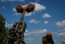 Rusi náhle stoja takmer na predmestí kedysi dvadsaťsedemtisícového baníckeho mesta Dobropilľa a majú na dostrel cestu na Kramatorsk. FOTO: Reuters