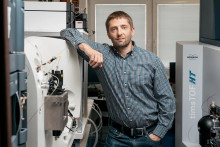 Zdeněk Kameník je vedúci laboratória antibiotickej rezistencie a mikrobiálnej metabolomiky v Mikrobiologickom ústave Akadémie vied ČR.