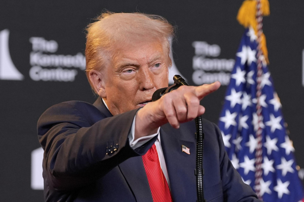 Americký prezident Donald Trump označil stredajšie online rokovanie s európskymi lídrami za veľmi dobré. FOTO: TASR/AP