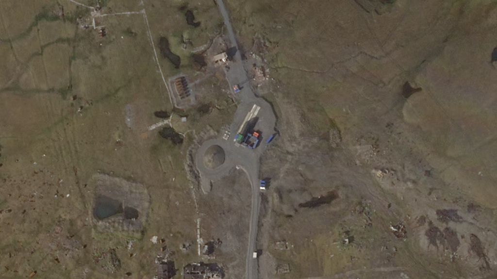 Satelitná snímka zachytáva zariadenie na testovacej stanici Pankovo na súostroví Nová krajina v Barentsovom mori v Rusku. (7. augusta 2025) FOTO: Reuters