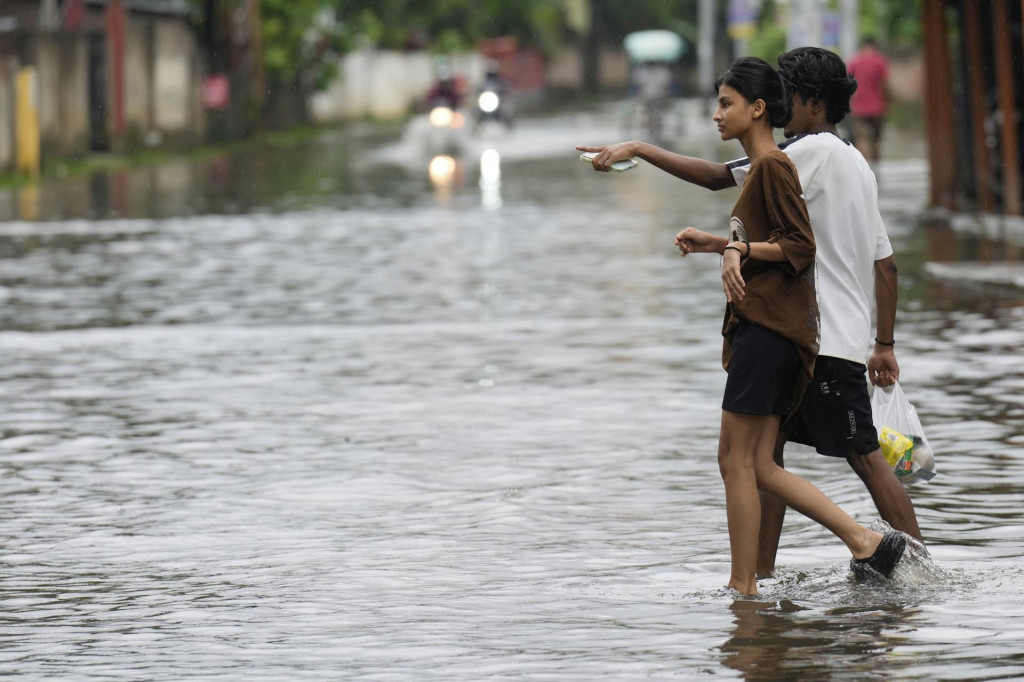 Indiu zasiahli silné dažde. FOTO: TASR/AP