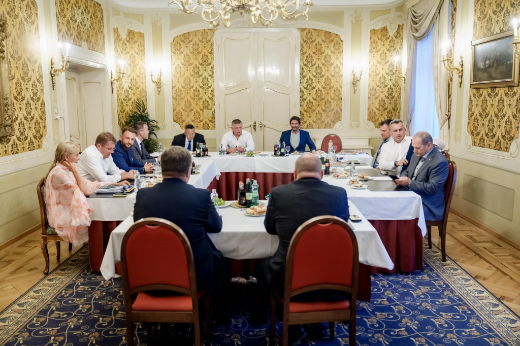 Politické špičky sa po odmlke opäť stretli. FOTO: Úrad vlády SR