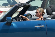 Kate Moss si užíva leto v Španielsku.