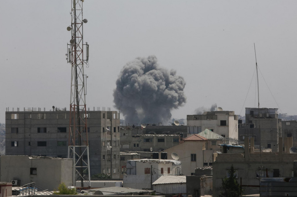 Výbuchy v Gaze. FOTO: Reuters