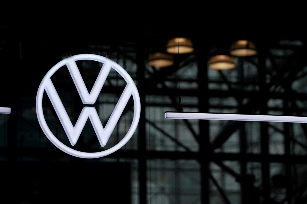 Premiér Dolného Saska Olaf Lies uviedol, že závod v Emdene, v ktorom Volkswagen vyrába výlučne elektromobily, sa nachádza na dobrej ceste. FOTO: REUTERS