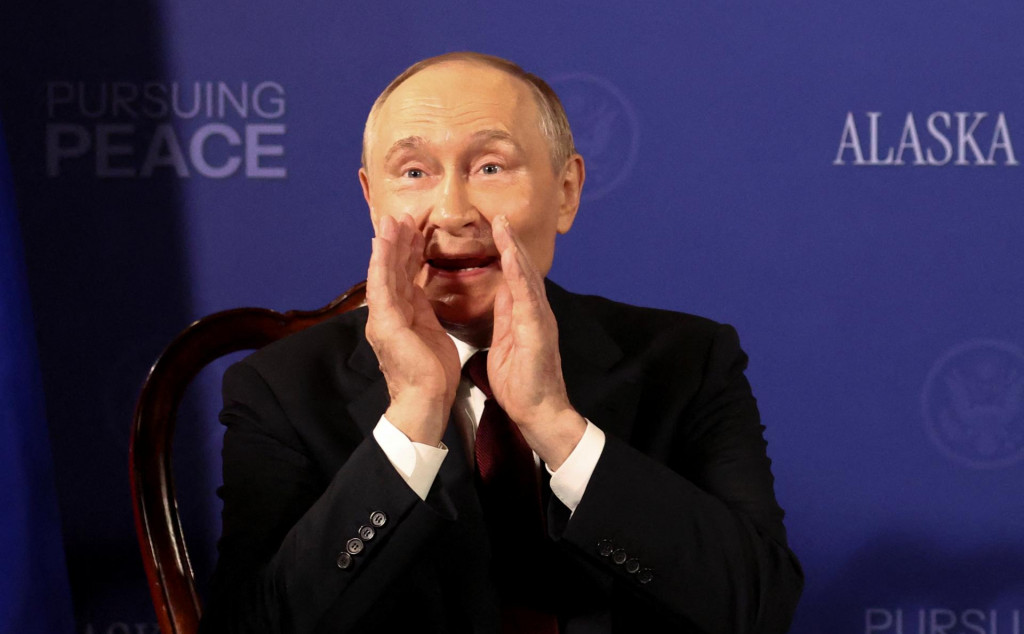 Rusk&yacute; prezident Vladimr Putin striedal zvl&aacute;&scaron;tne v&yacute;razy tv&aacute;re pri ot&aacute;zkach novin&aacute;rov, na ktor&eacute; neodpovedal. FOTO: Reuters