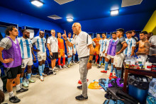 Adrián Guľa si získal hráčov na svoju stranu a kabína za slovenským koučom „ide“. FOTO: Facebook – Riga Football Club