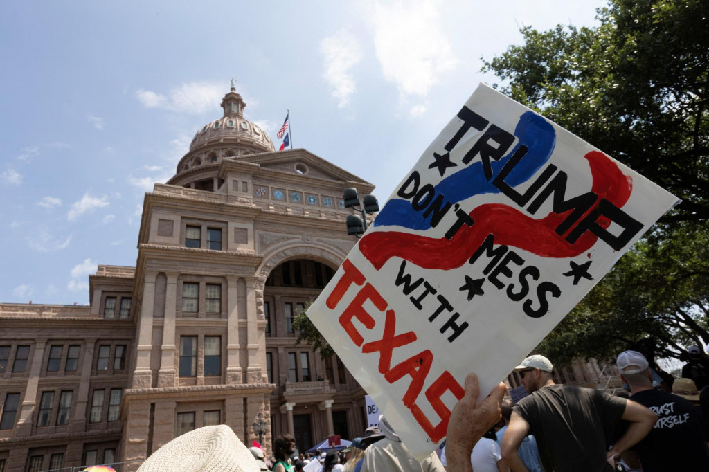 Jedno z najväčších zhromaždení sa konalo v meste Austin v juhoamerickom Texase. FOTO: Reuters