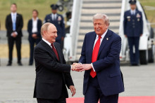 Presný priebeh piatkového samitu medzi Vladimirom Putinom a Donaldom Trumpom na Aljaške stále zostáva záhadou. FOTO: Reuters