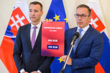 Minister školstva Tomáš Drucker a minister práce Erik Tomáš po zasadnutí Hospodárskej a sociálnej rady v pondelok 18. augusta 2025.