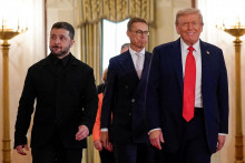 Americký prezident Donald Trump privítal Volodymyra Zelenského, ktorý prišiel v saku. FOTO: REUTERS