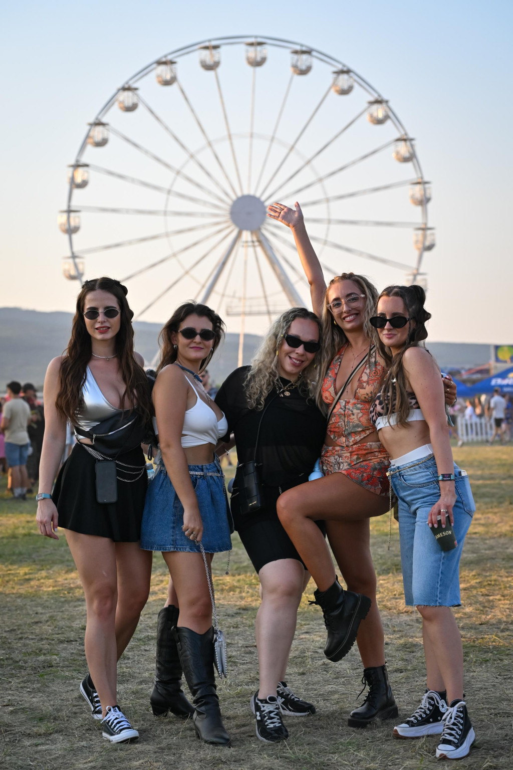 Na snímke účastníčky počas prvého dňa 4. ročníka festivalu Lovestream v areáli Starého letiska v bratislavských Vajnoroch