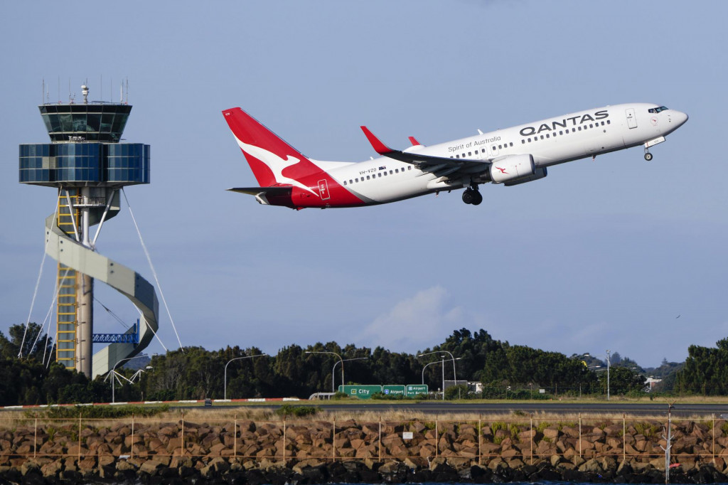 Na archívnej snímke lietadlo Boeing 737 spoločmosti Qantas. FOTO: TASR/AP