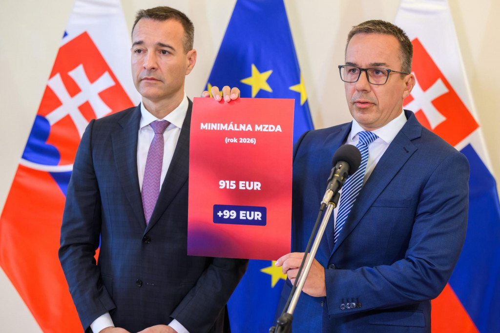 Minister školstva Tomáš Drucker a minister práce Erik Tomáš po zasadnutí Hospodárskej a sociálnej rady v pondelok 18. augusta 2025.