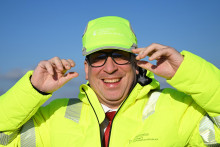 Na snímke minister dopravy Jozef Ráž (nominant Smer-SD) sa usmieva počas tlačovej konferencie k výstavbe rýchlostnej cesty R2 Košice, Šaca - Košické Oľšany. FOTO: TASR/František Iván