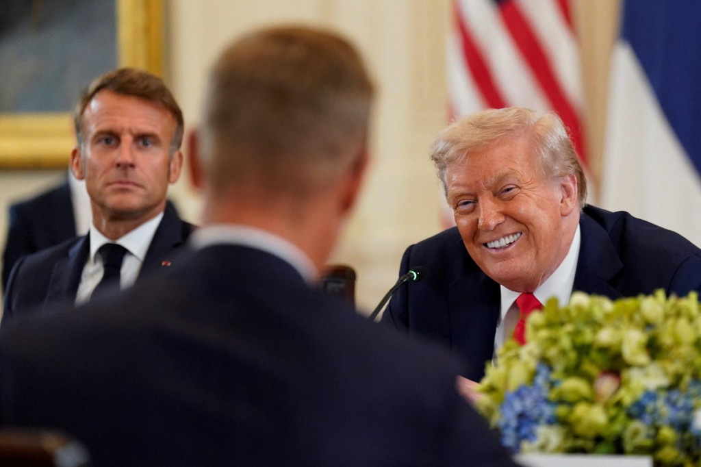 Americký prezident Donald Trump, francúzsky prezident Emmanuel Macron a fínsky prezident Alexander Stubb na stretnutí v Bielom dome. FOTO: REUTERS