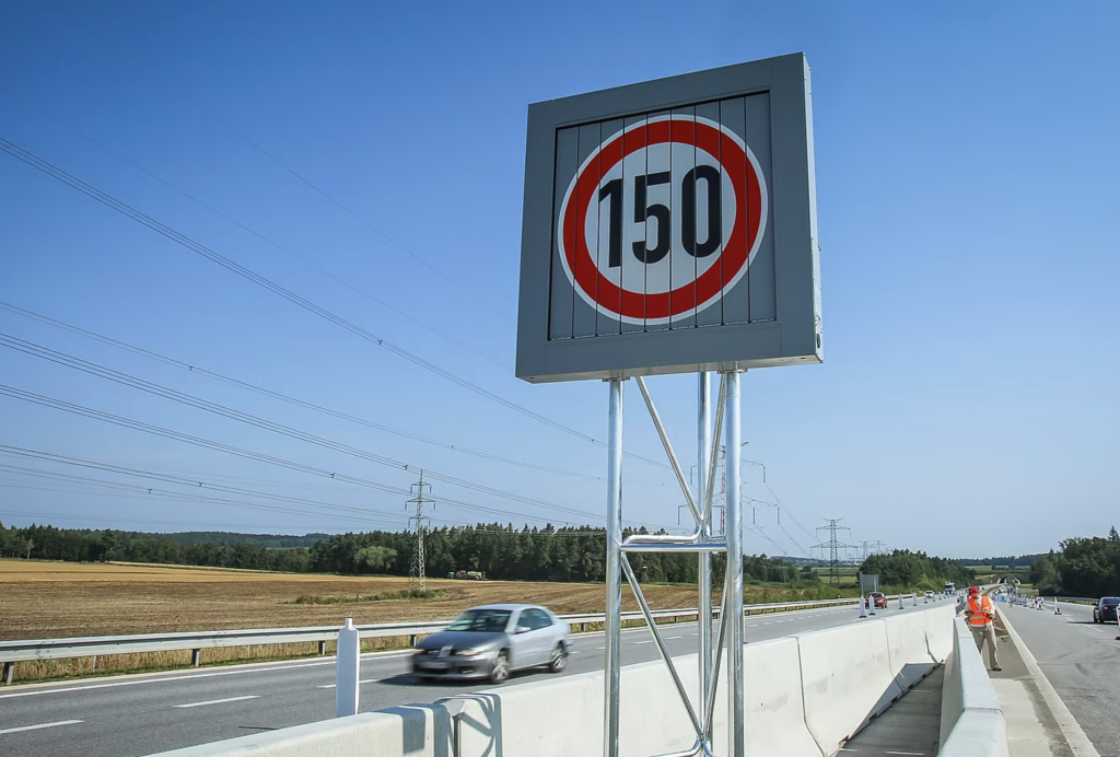 Zvýšená rýchlosť na 150 na úseku českej diaľnice D3.